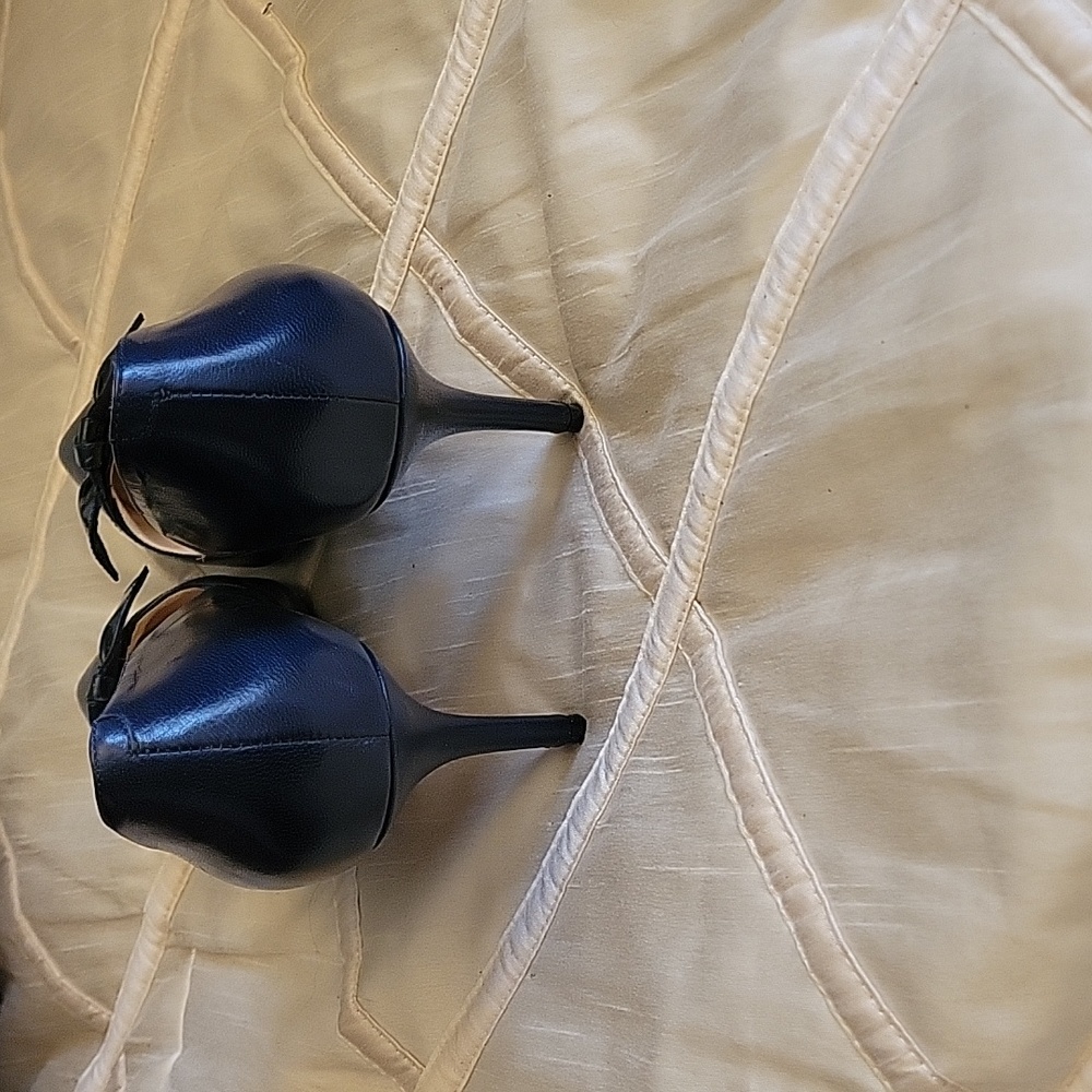 Shoes - Picture 4 of 6